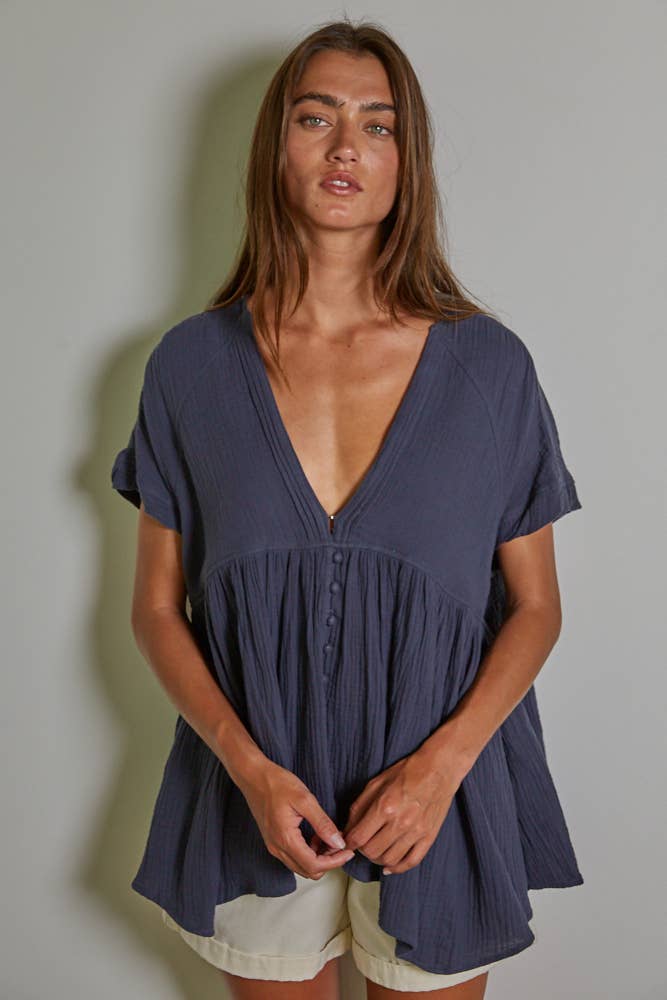 L7061 | Woven Cotton Gauze Plunged V-Neck Button Top: Cream / L